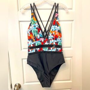 AIMAGE Woman’s One Piece Floral with Black Swimsuit Size:XL NWT
